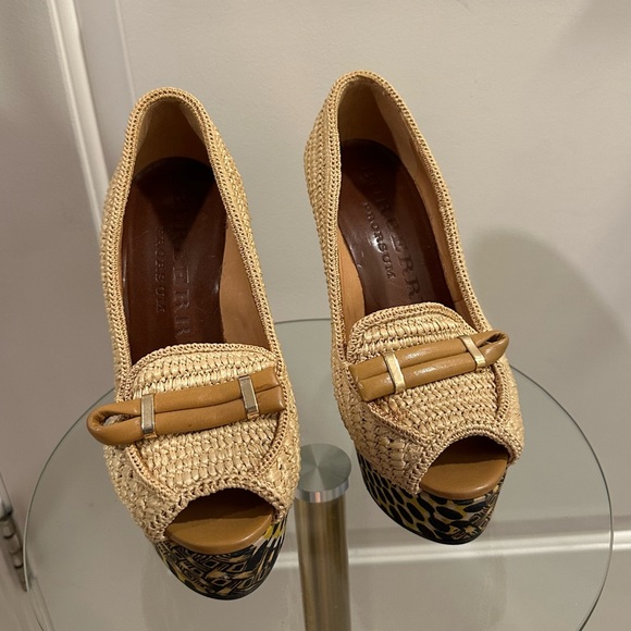 Burberry Prorsum Woven Raffia Straw Printed Wedge Pumps - Picture 9 of 13